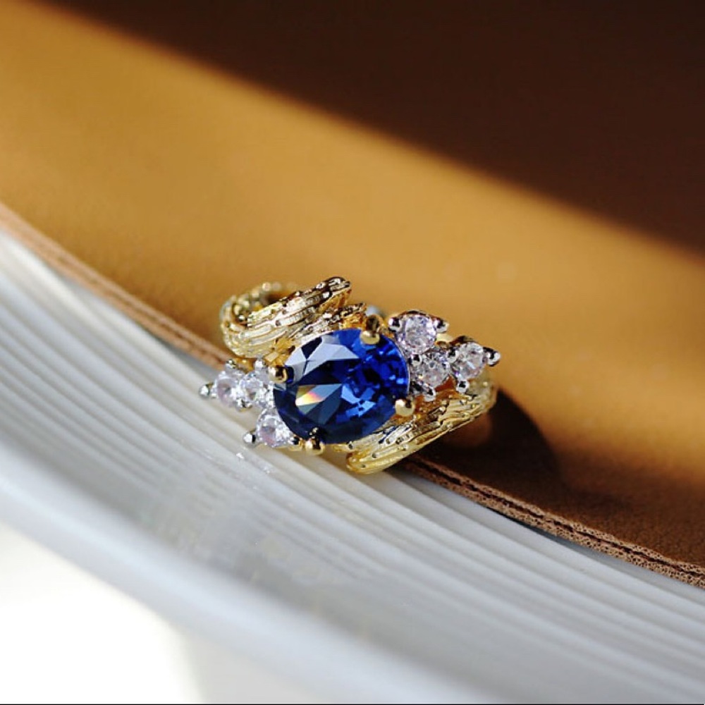 NIB New Beautiful sapphire ring, gold statement ring